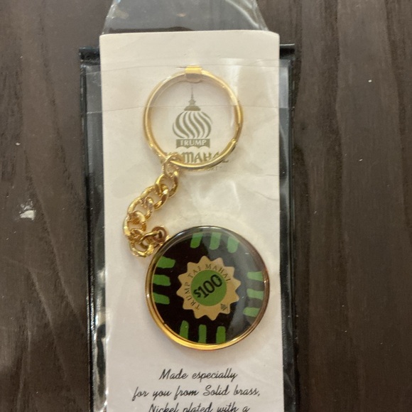 Vintage TRUMP Taj Mahal Atlantic City Vintage Keychain Purse Charm Collectible - Picture 3 of 5